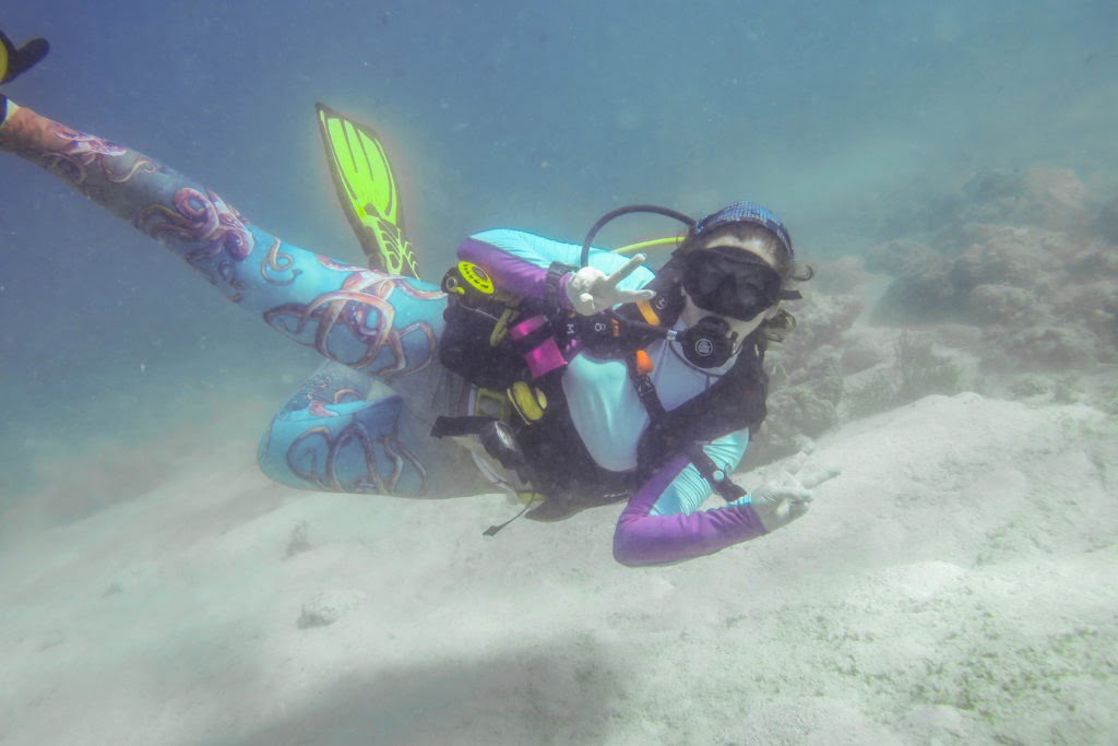 Rika Cubicle Throwdown Scuba